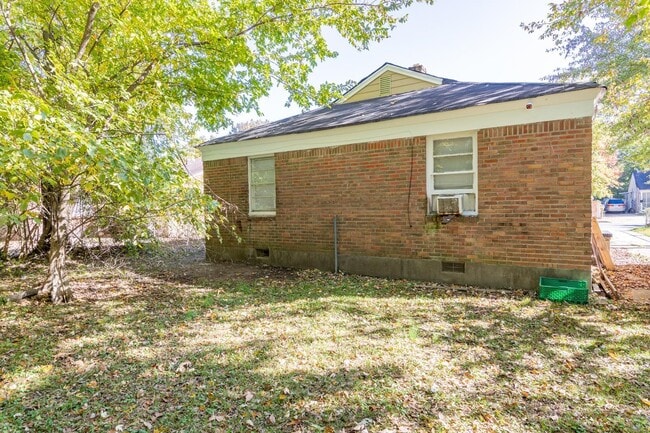 Building Photo - 1677 Echles St