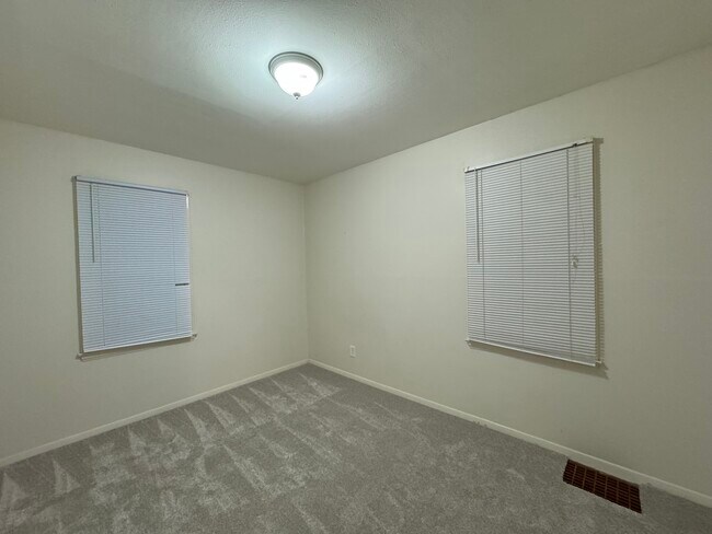 Building Photo - 6825 Xerxes Ave S