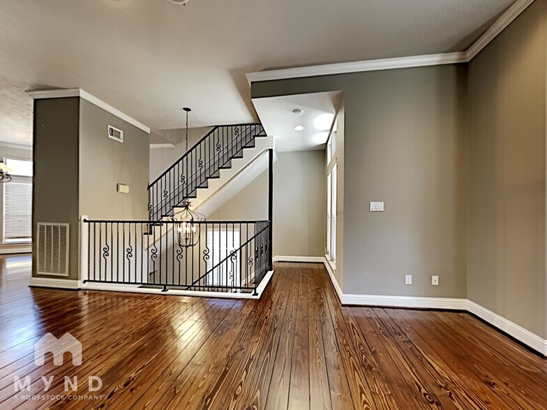 Building Photo - 1304 Dart St