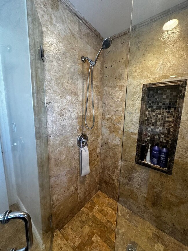 Building Photo - Gorgeous 3-Bedroom 2 bath Home with Pool A...