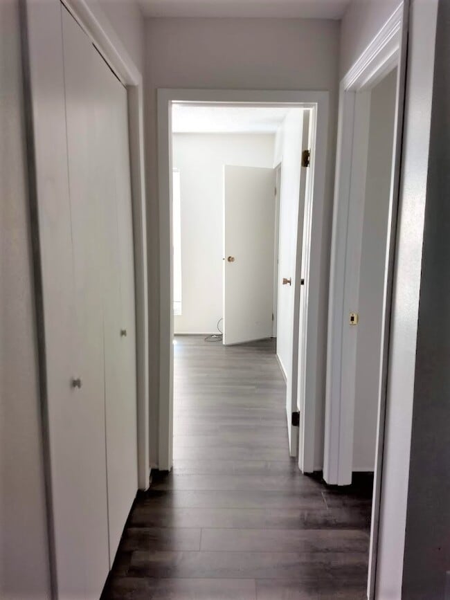 Building Photo - 29 Lakeshore Terrace