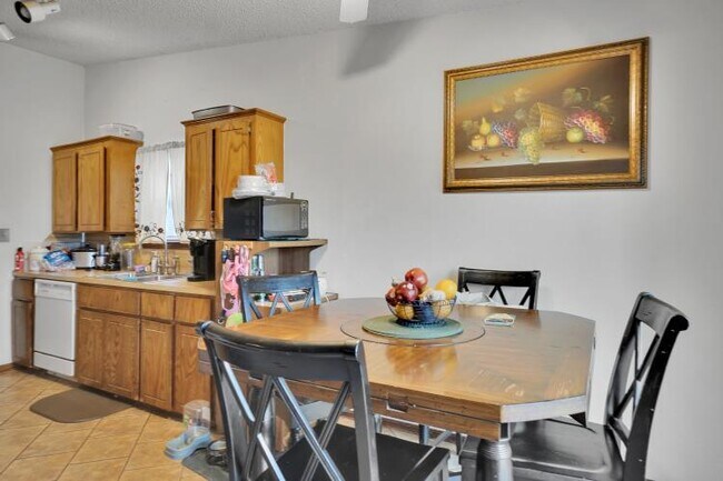 Building Photo - 922 SW 60th St