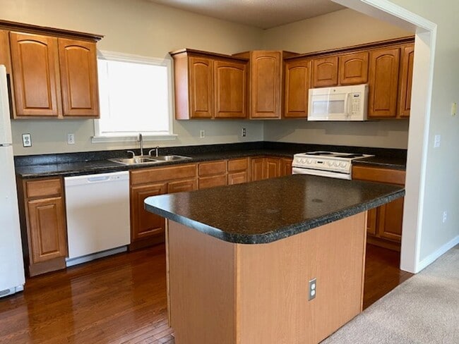 Building Photo - Three Bedroom Executive Home with 2.5 Bath...