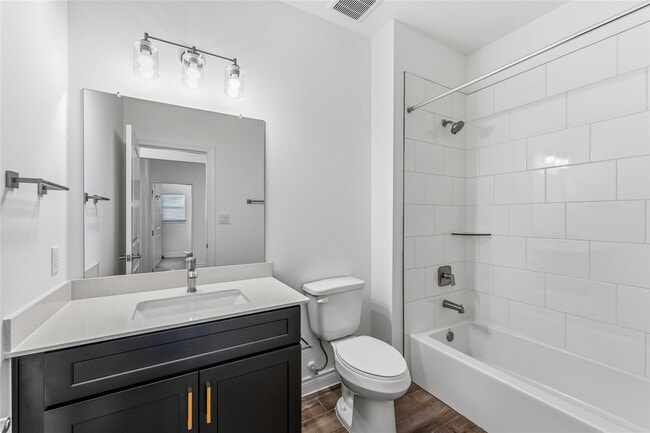 Building Photo - 3710 Highcliffe Dr