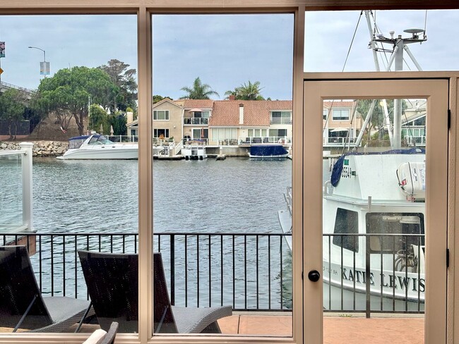 Building Photo - Oxnard | 3 Bed 2.5 Bath | Harborfront Have...