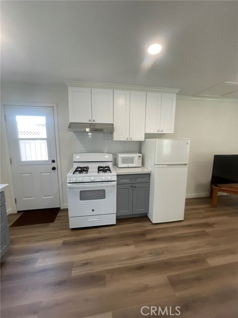 Building Photo - 3807 Mohawk St