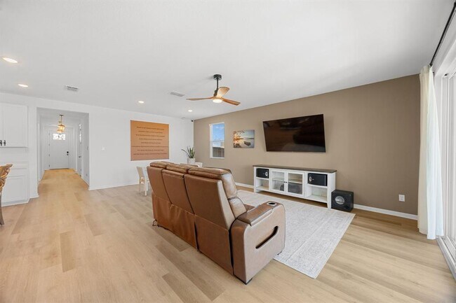 Building Photo - 191 Silverton Ln