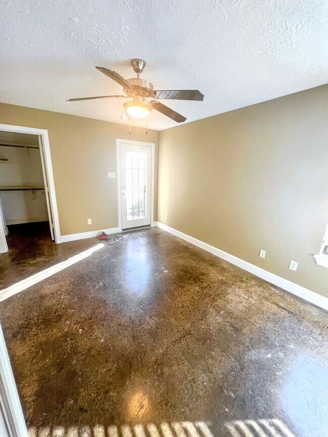 Building Photo - Welcome to your new house!