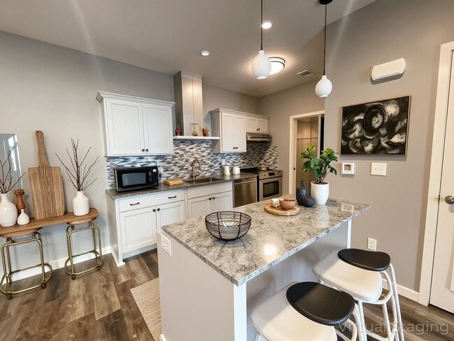 Building Photo - 1 Bedroom 1 Bath Walk-In Level Lakeside Apartment ADA Compliant - Offering Flexible Lease Terms &...