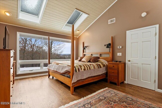 Building Photo - 7 Hill Rd