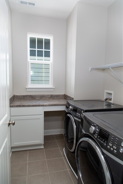 Building Photo - 14277 James Dean Dr