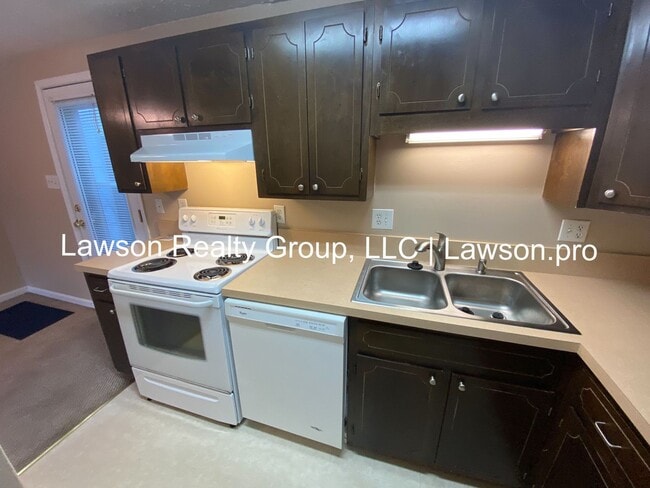 Building Photo - Charming Salem Townhome