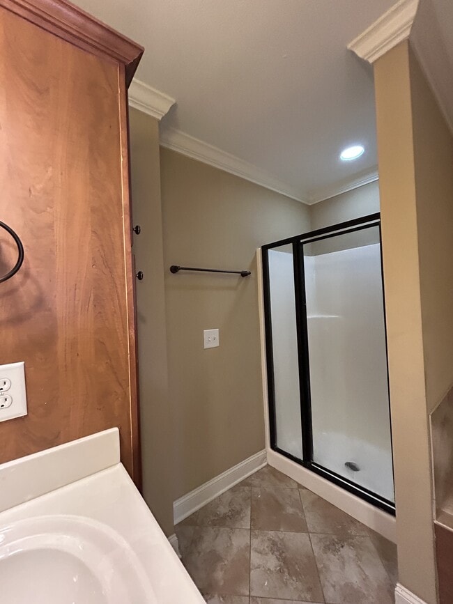 Building Photo - 1629 Brook Hollow Dr