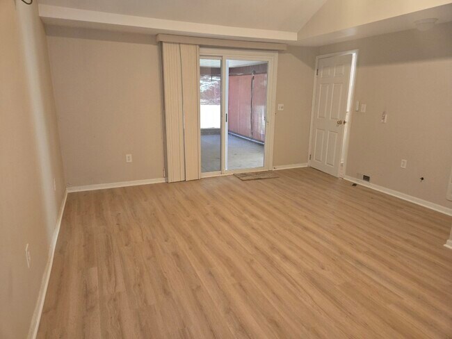 Building Photo - 1460 Gravel Ridge Dr