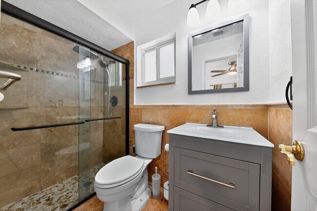 Building Photo - 407 Highwood Cir