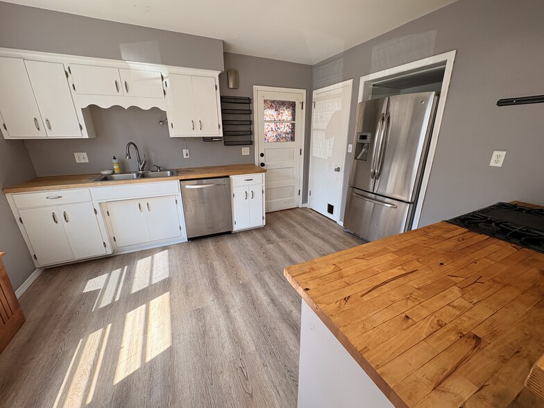 Kitchen - 2424 5th Street NE