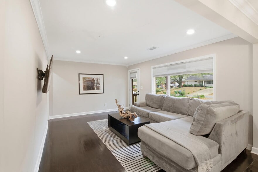 Building Photo - 1373 Benteen Way SE