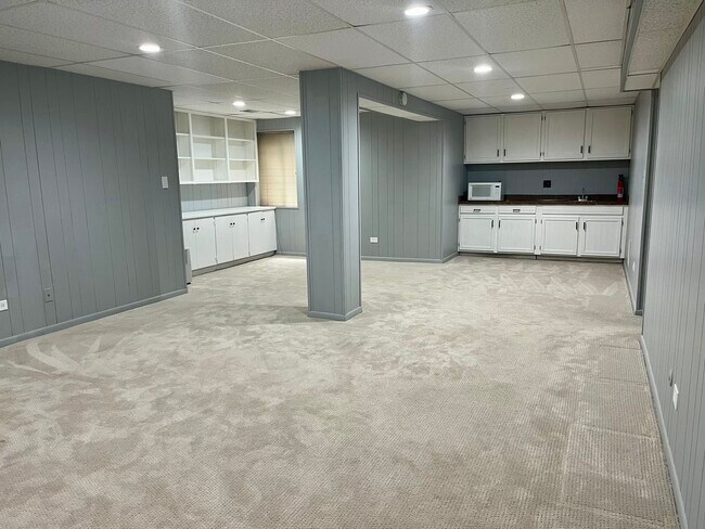 Building Photo - 275 Hickory Ln