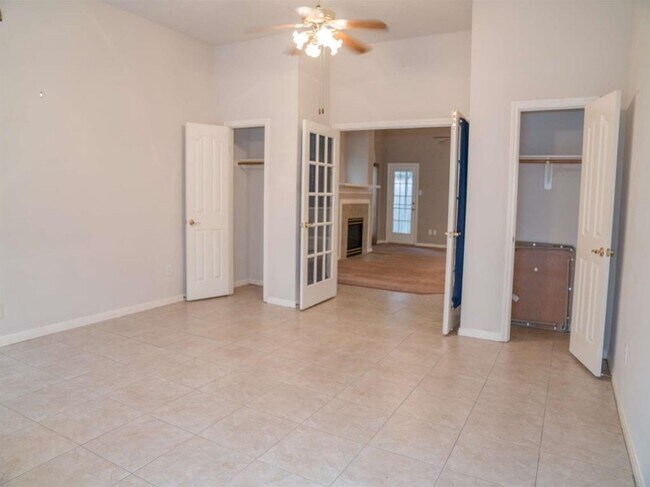 Building Photo - 3638 Desert Run Dr