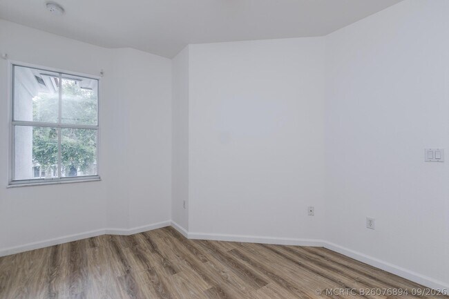 Building Photo - 2830 SW 82nd Ave