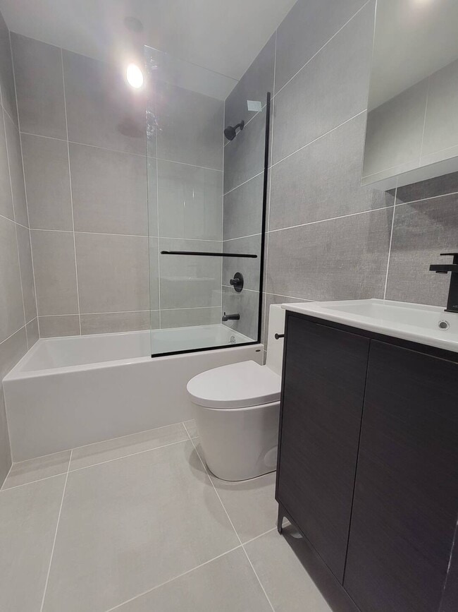 Building Photo - 2736 E 21st St