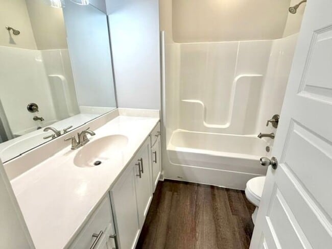 Building Photo - Now Leasing In Somerville!