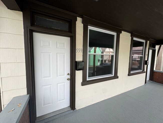 Building Photo - Renovated 3/1 Duplex In The Heart Of Pitcairn!! Available Now!