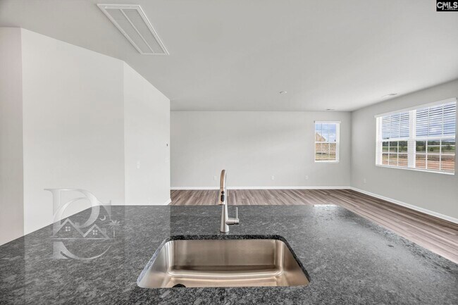 Building Photo - 519 Marcus Wy