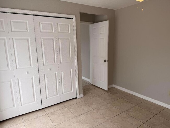 Building Photo - 125 SE Millwood Terrace