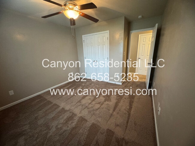 Building Photo - 567 Broad Dr