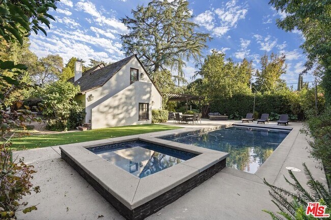 Building Photo - 23057 Sylvan St