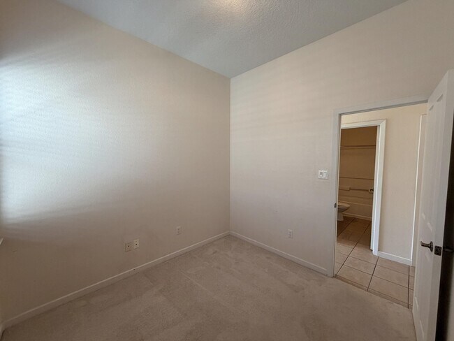 Building Photo - 6216 Calle Vizcaya NW