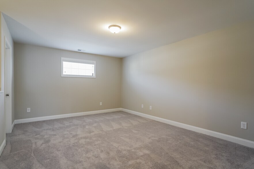 Building Photo - 7223 Bellacroft Dr