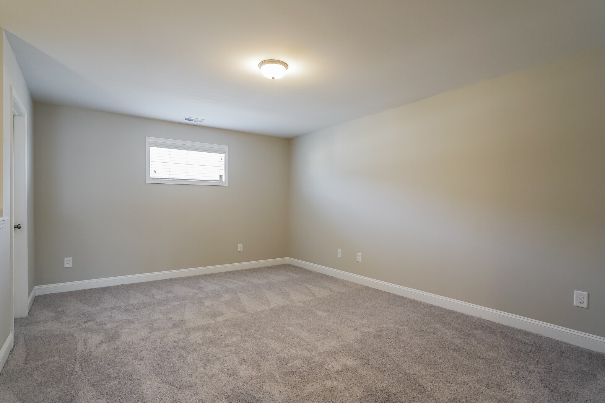 Building Photo - 7236 Bellacroft Dr