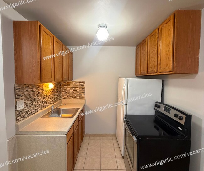 Building Photo - 8841 Schneider Ave