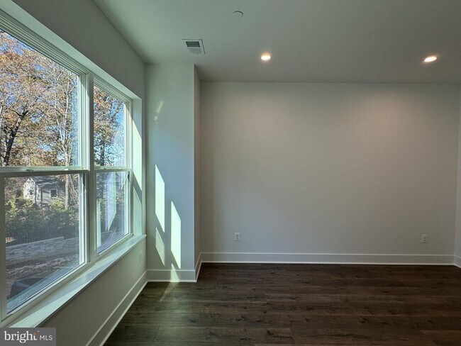 Building Photo - 2136 Tysons Ridgeline Rd