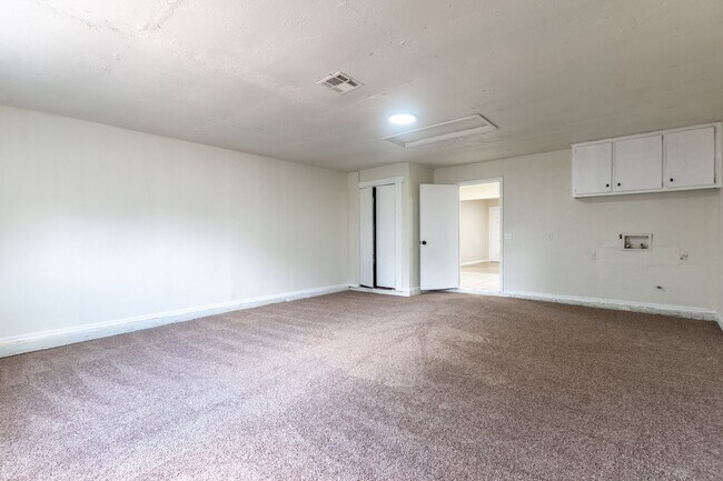 Building Photo - 4 Bedroom Rent to Own Home Available!