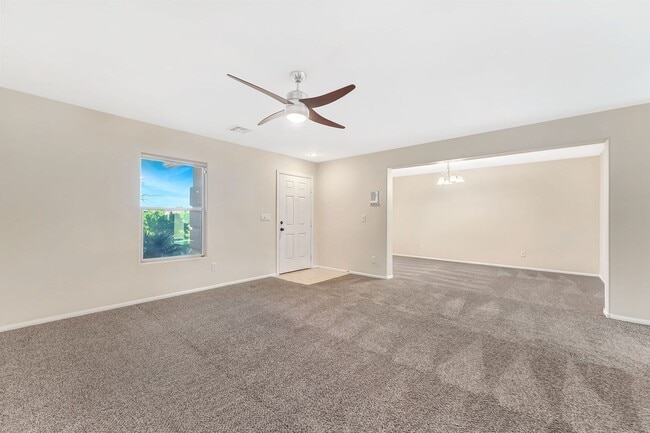 Building Photo - 3 BEDROOM SINGLE STORY IN HENDERSON!