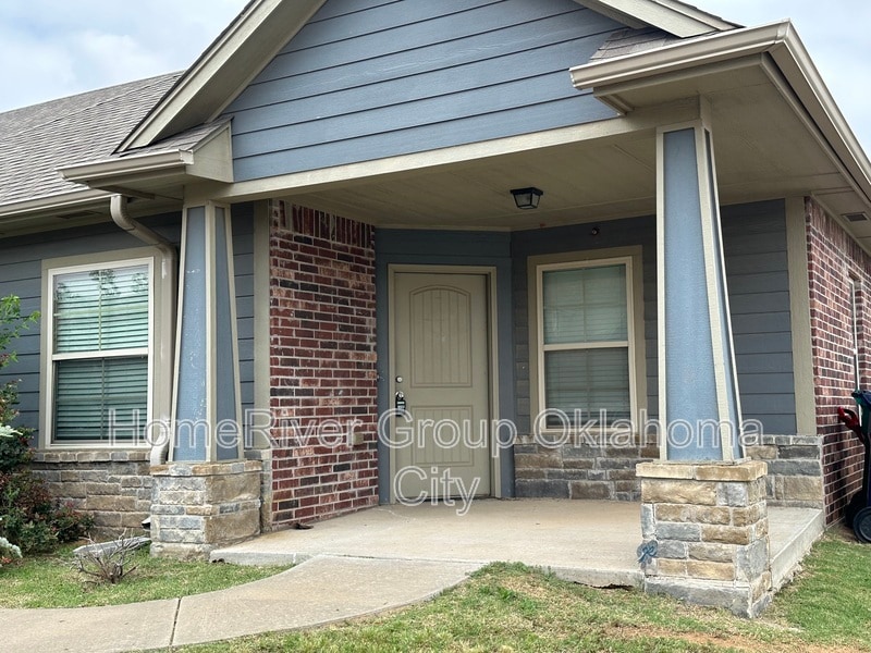 Building Photo - 905 SW 92nd St