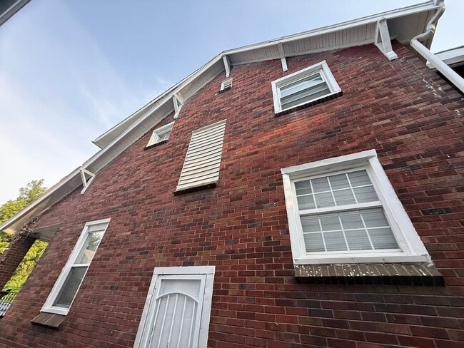 Building Photo - Open House Schedule Mon 9.1.25 @ 12:00pm, ...