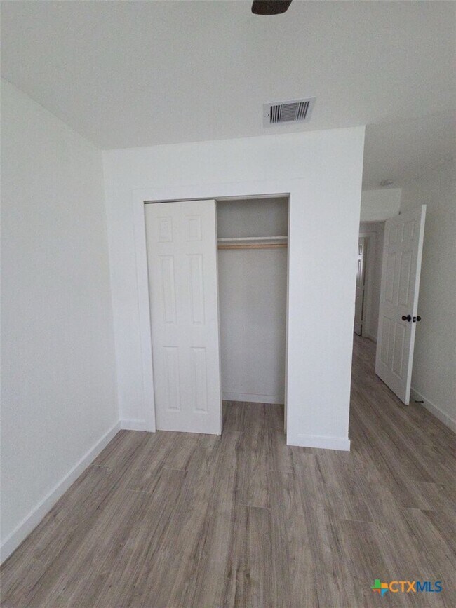 Building Photo - 1315 Estes Dr