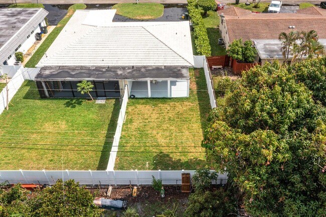 Building Photo - 245 SW 6th St