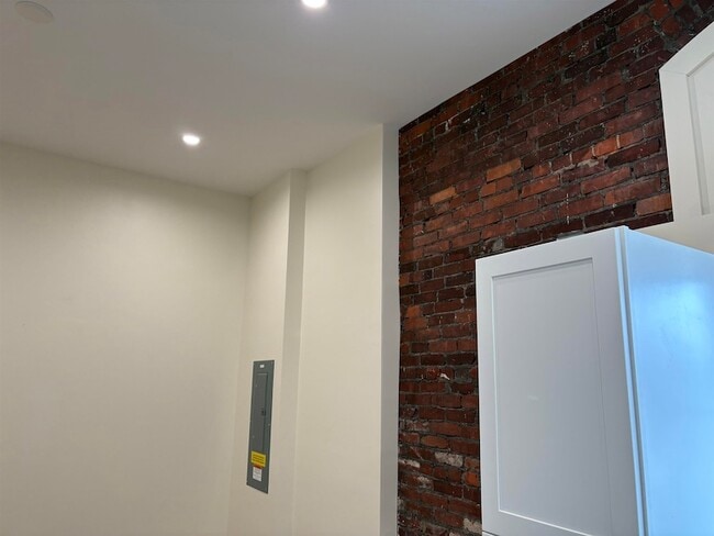 Building Photo - 22 S Main St