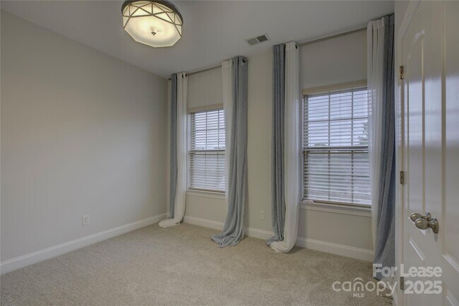 Building Photo - 10925 Preservation Park Dr