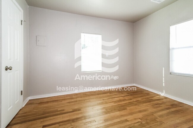 Building Photo - 206 W Kittyhawk Dr