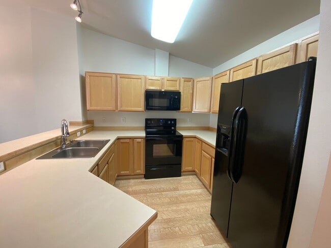 Building Photo - 3 Bed / 2 Bath / 2 Car Garage Townhouse in Eagle River has views for days!!