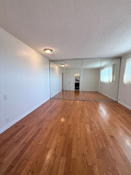 Building Photo - 4432 Franklin Ave