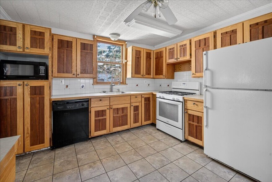 Building Photo - 204 Saratoga Ave