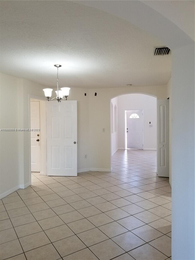 Building Photo - 4723 SW 163rd Pl