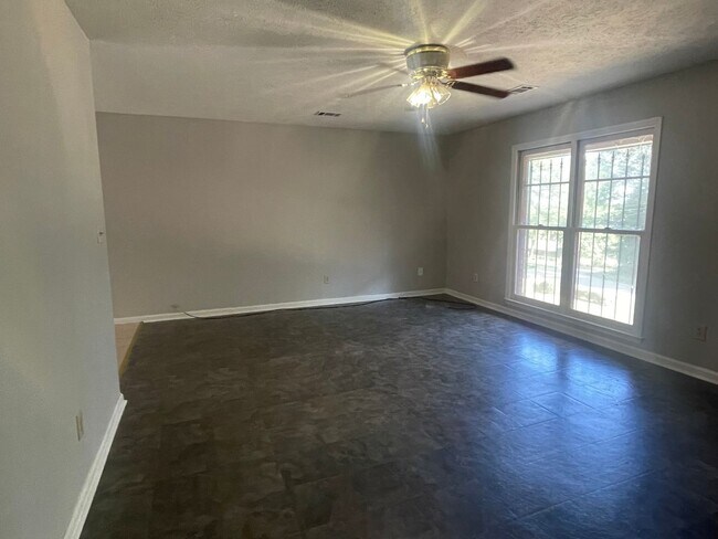 Building Photo - Renovated 3 Bedroom 2 Bath near Fort Moore